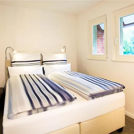 Parkresidenz Lychen, 9 *