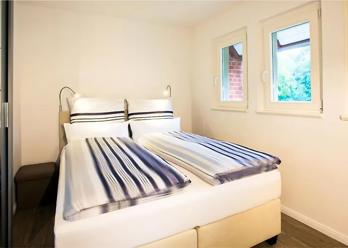 Parkresidenz Lychen, 9 *